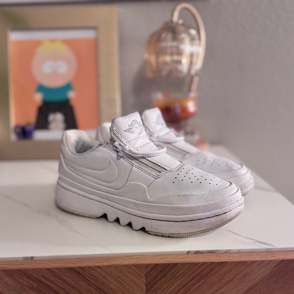 Women’s Nike Air Jordan Size 6 White Sneakers with Zig Zag Detailing